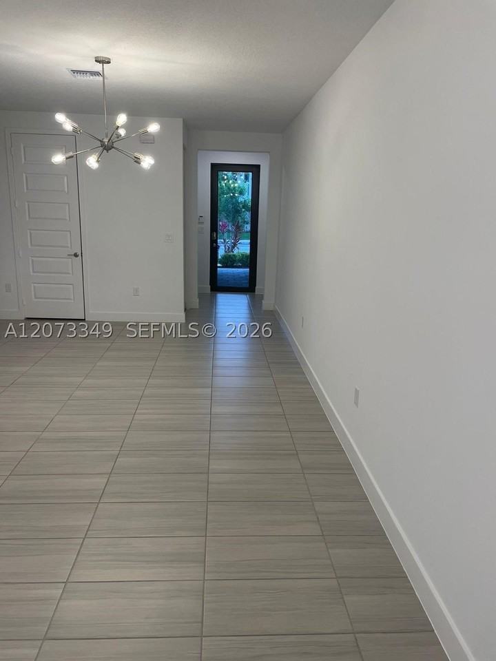 10445 Nw 81st Ter #10445 - Photo 5 of 32