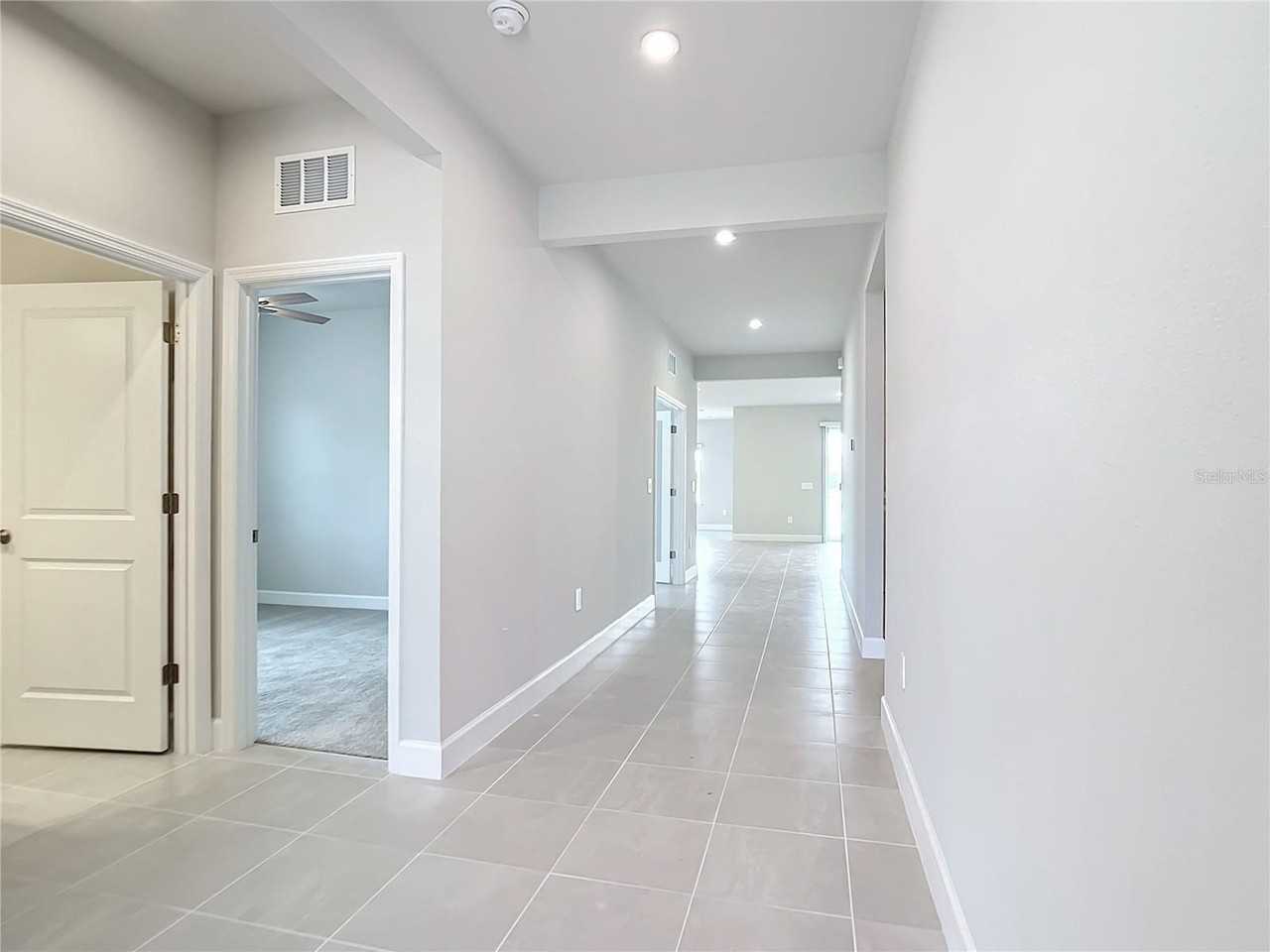 16876 Castoro Dr - Photo 3 of 31