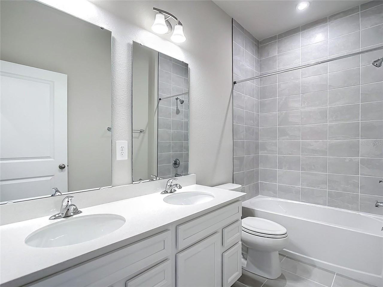 16876 Castoro Dr - Photo 7 of 31