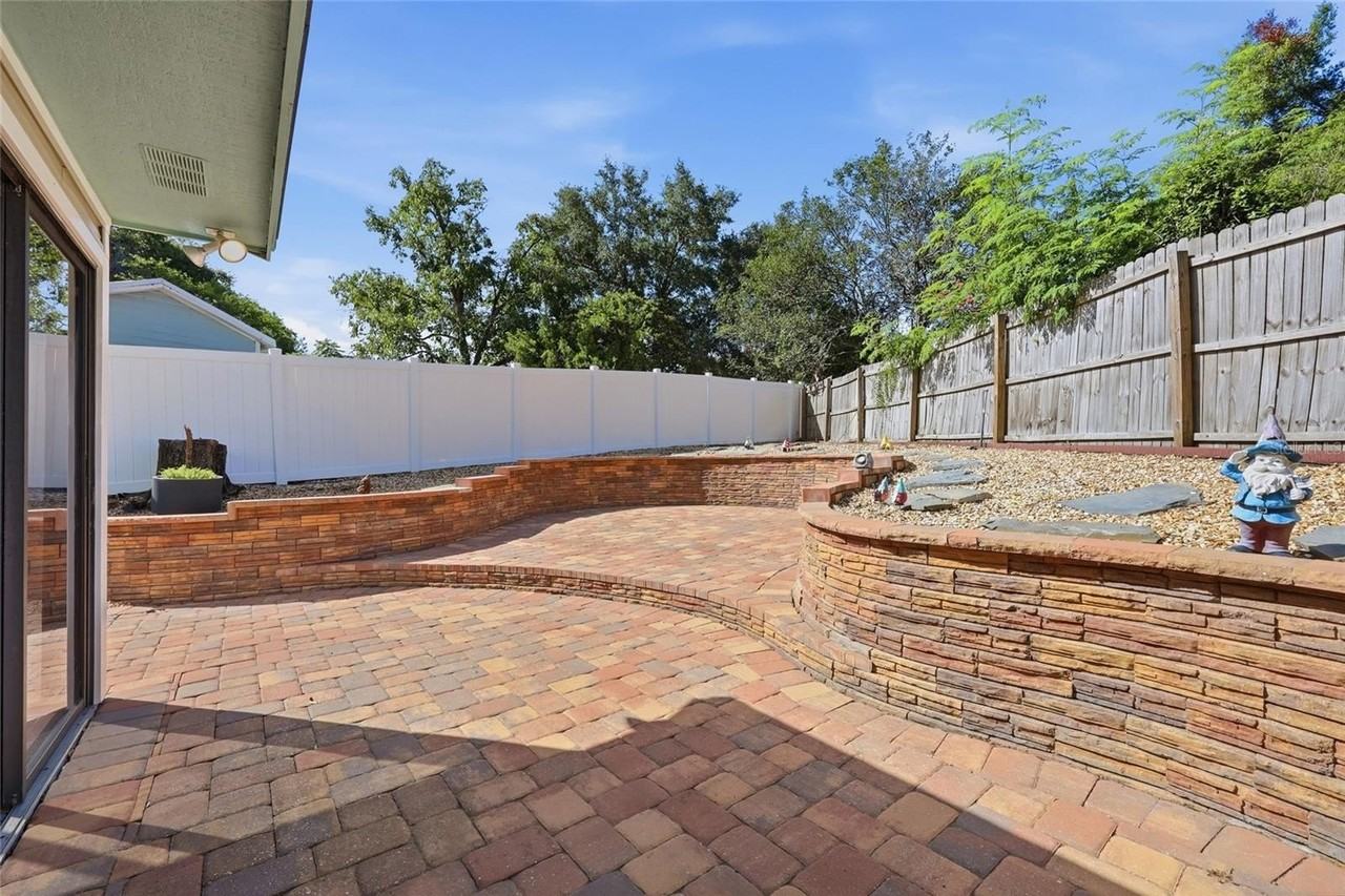 17 Hibiscus Ct - Photo 3 of 26