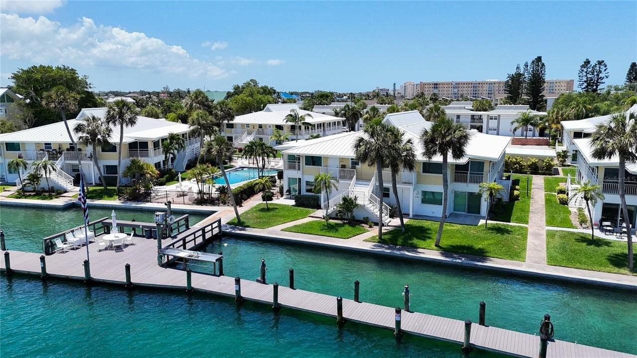 999 Inlet Cir #B104 - Photo 4 of 18