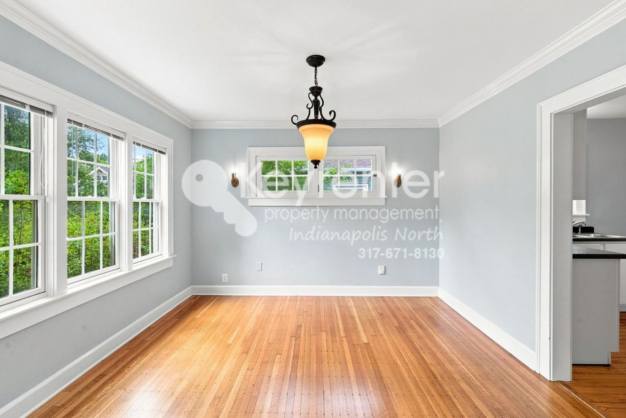 528 W 43rd St - Photo 5 of 16