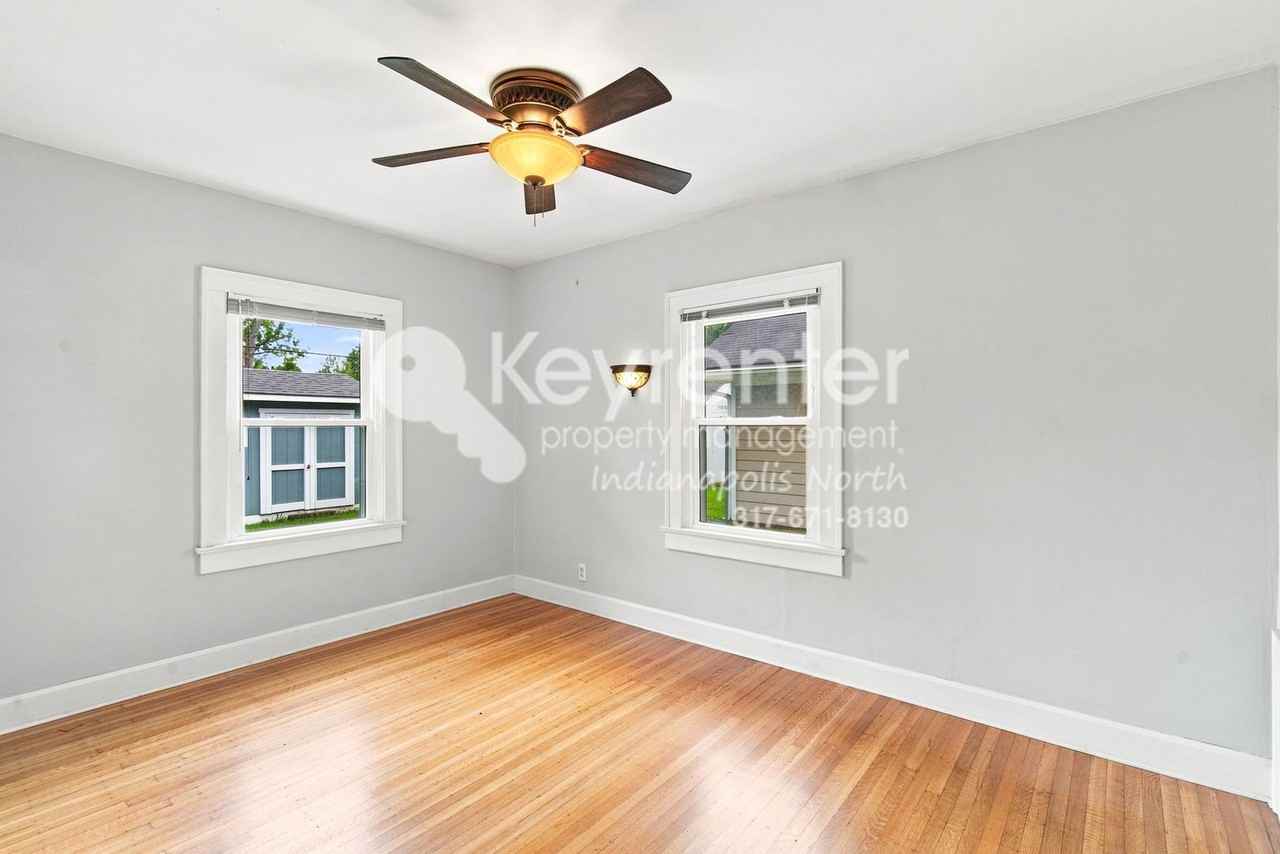 528 W 43rd St - Photo 7 of 16