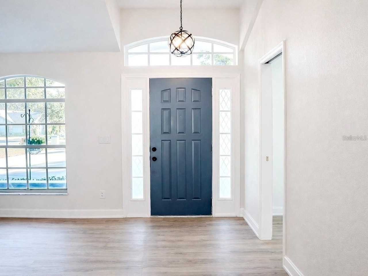10711 Lake Hill Dr - Photo 3 of 24