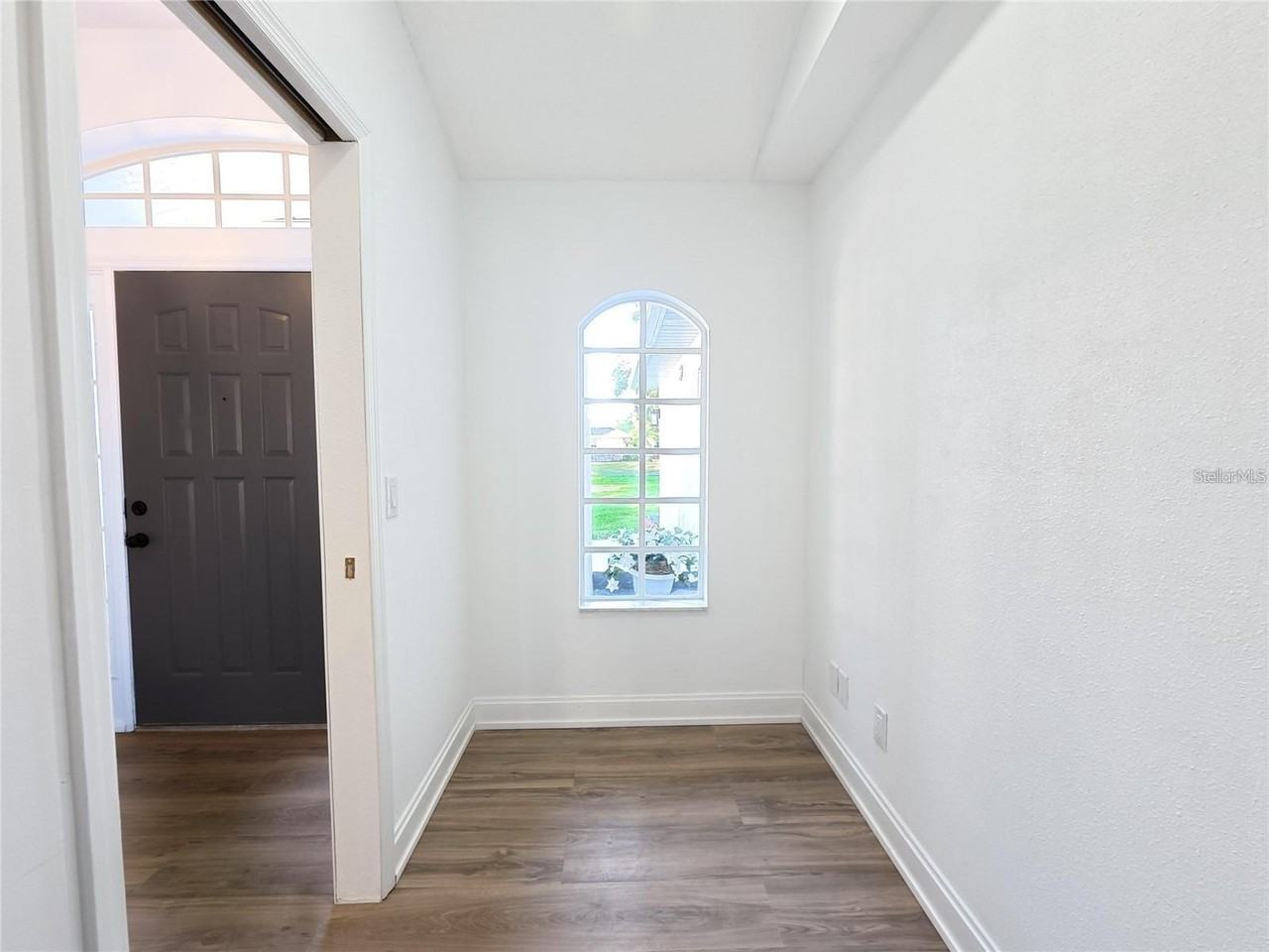 10711 Lake Hill Dr - Photo 4 of 24