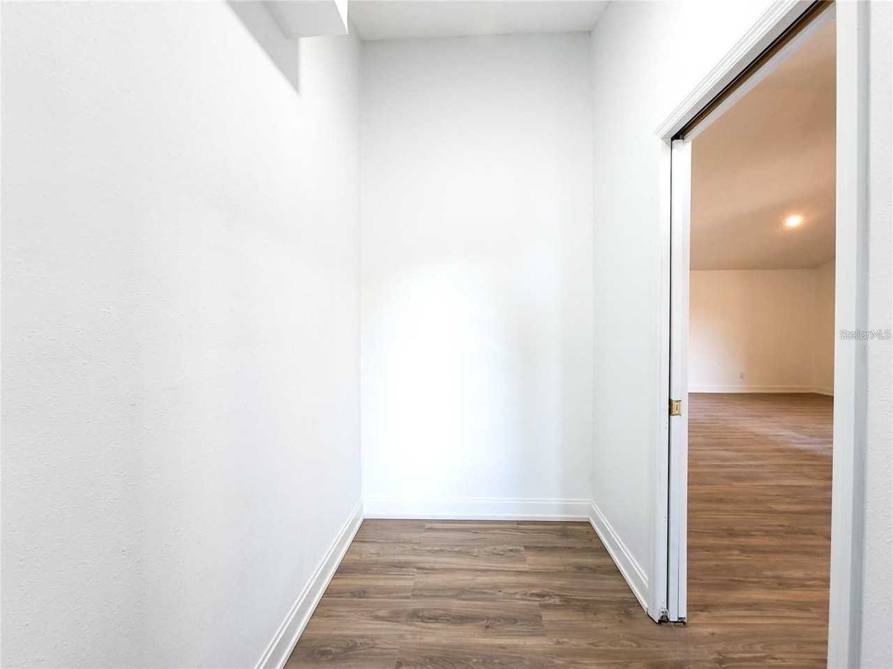 10711 Lake Hill Dr - Photo 5 of 24
