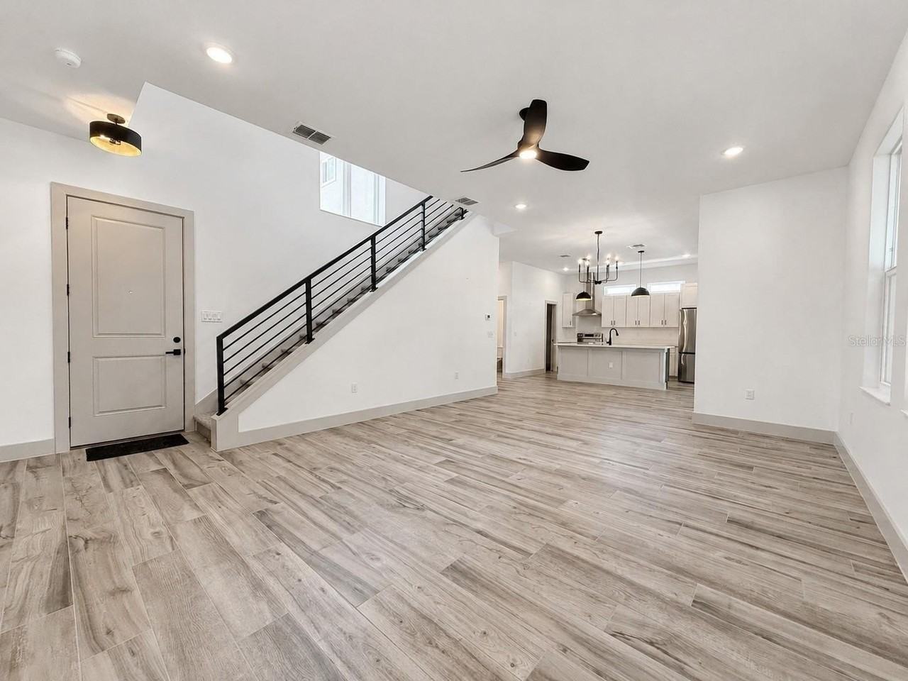 724 Ellwood Ave #A - Photo 3 of 31