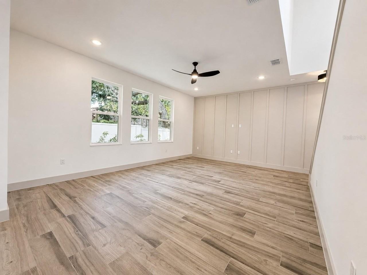 724 Ellwood Ave #A - Photo 5 of 31