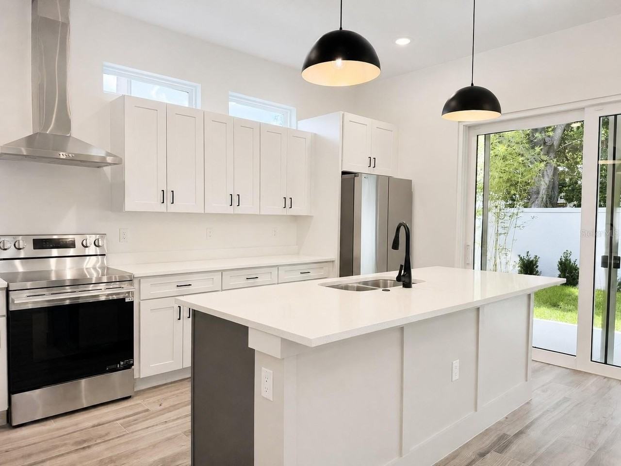 724 Ellwood Ave #A - Photo 7 of 31