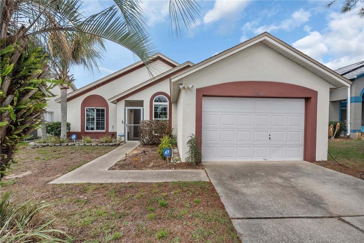 3024 Bloomsbury Dr - Photo 2 of 38