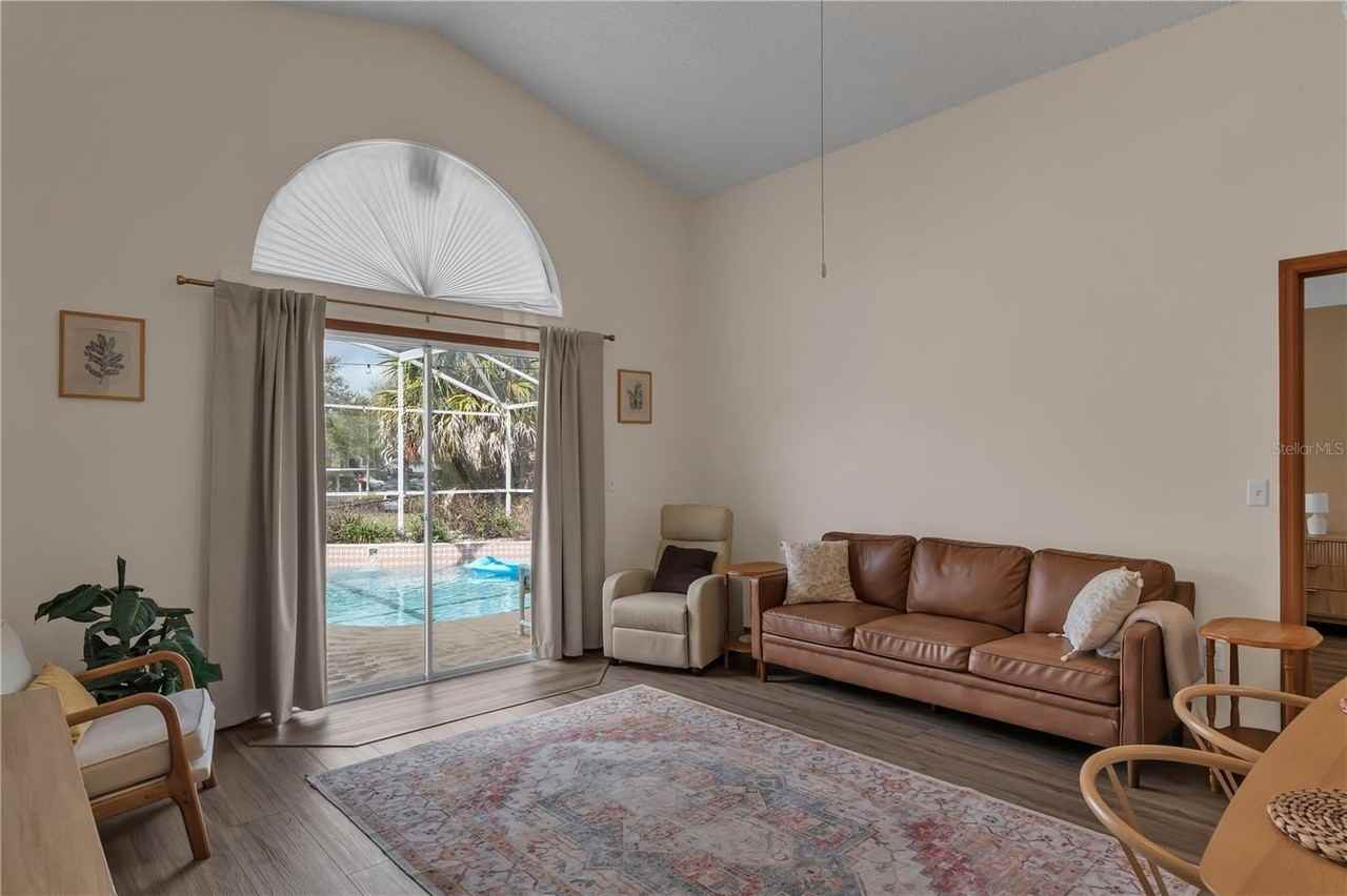 3024 Bloomsbury Dr - Photo 7 of 38