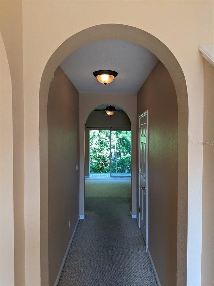 10272 Park Commons Dr - Photo 4 of 25