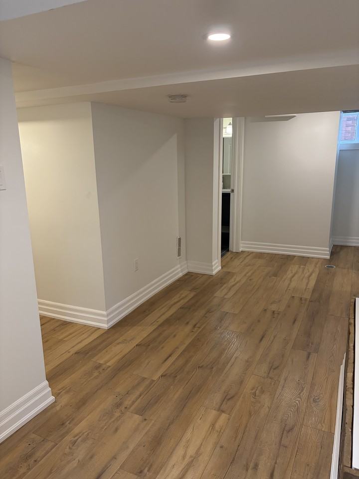11 Balmoral Avenue South #3 - Photo 2 of 11