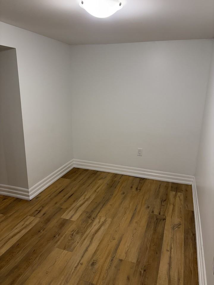 11 Balmoral Avenue South #3 - Photo 7 of 11
