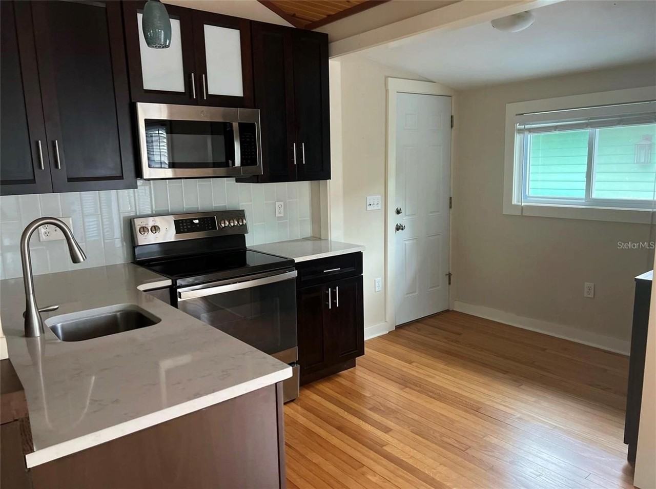 1035 6th St N - Photo 2 of 6