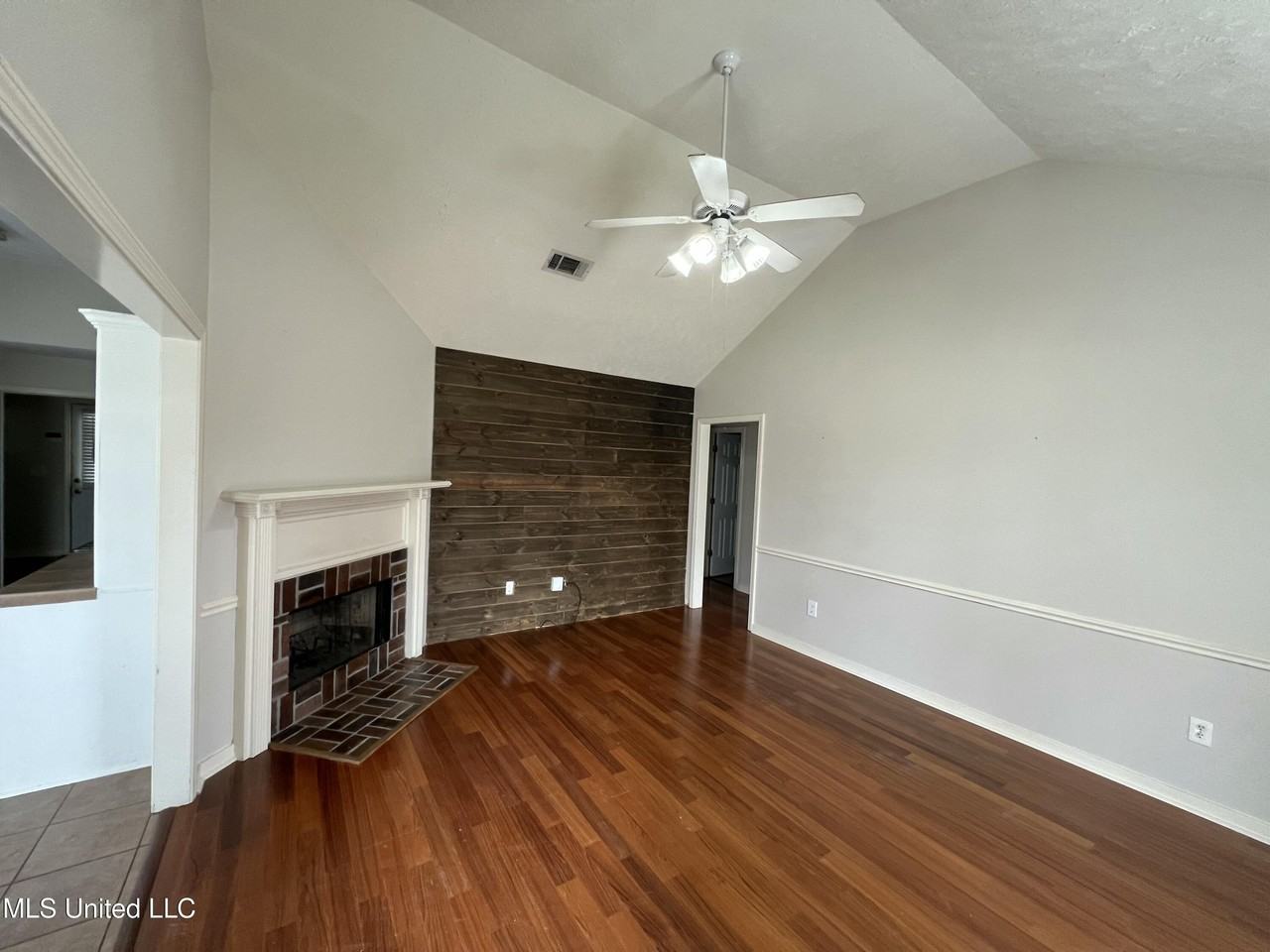 2001 Windchase Cir - Photo 3 of 18