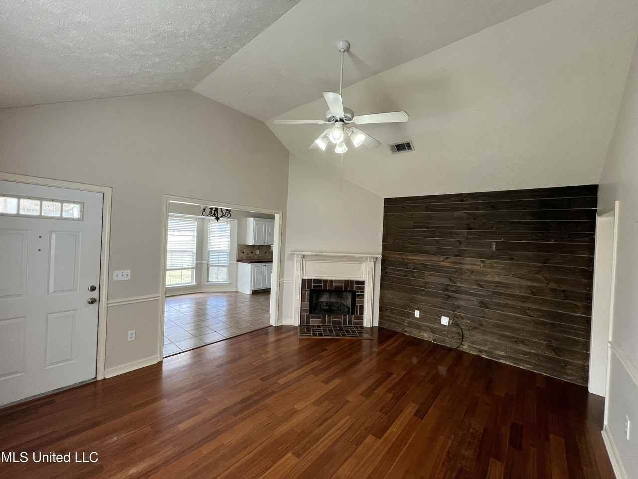 2001 Windchase Cir - Photo 4 of 18