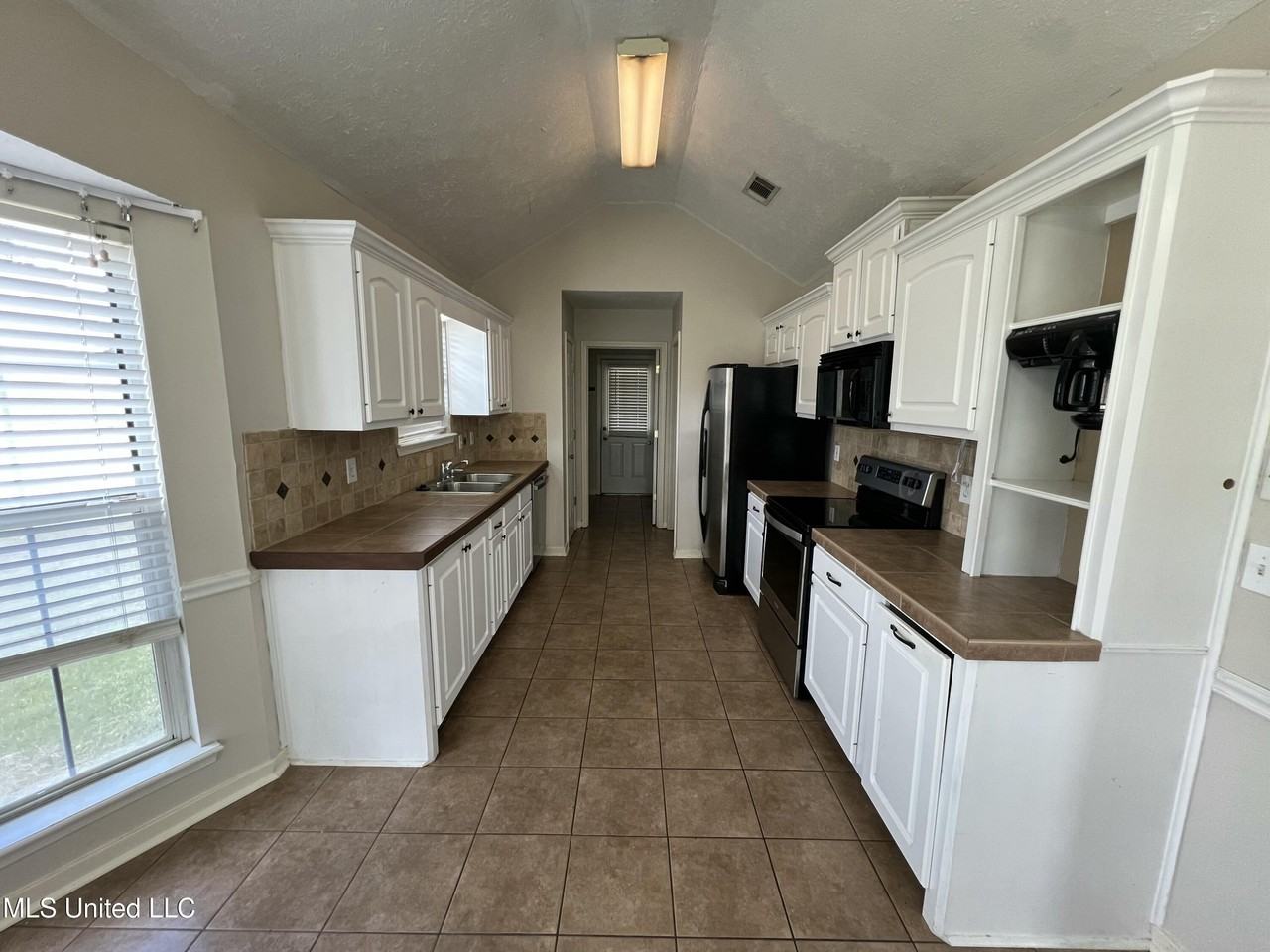 2001 Windchase Cir - Photo 6 of 18