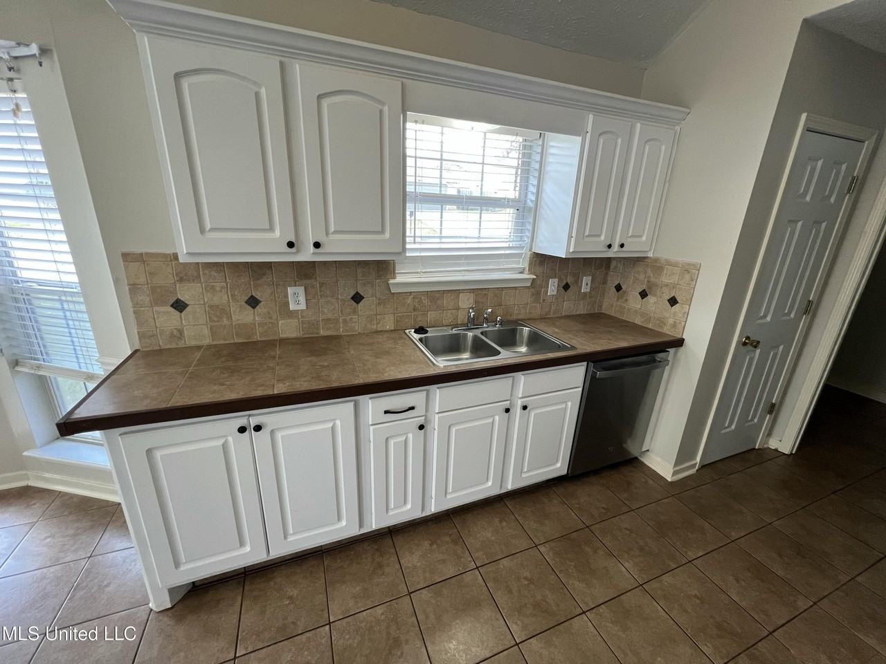 2001 Windchase Cir - Photo 7 of 18