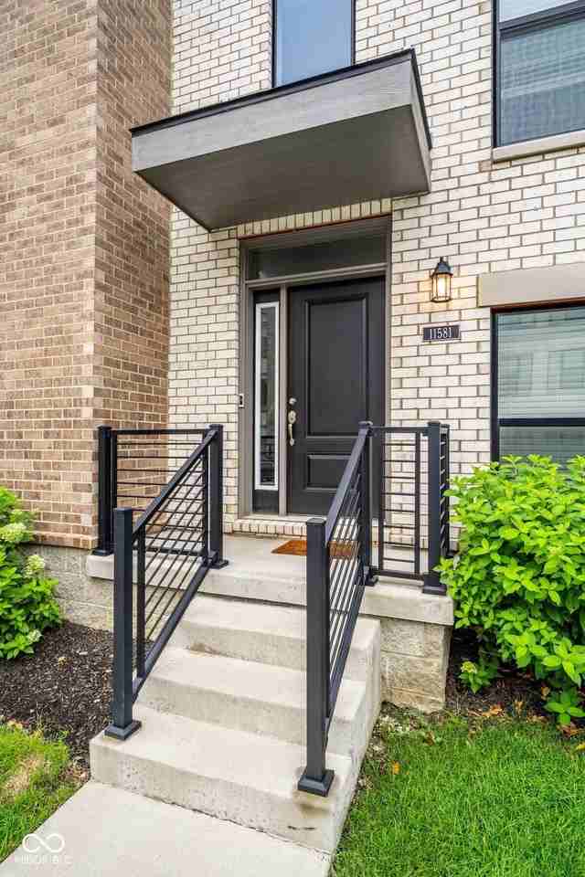 11581 Fulham St - Photo 3 of 38