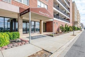 featured image of 1 E Broadway #6Q