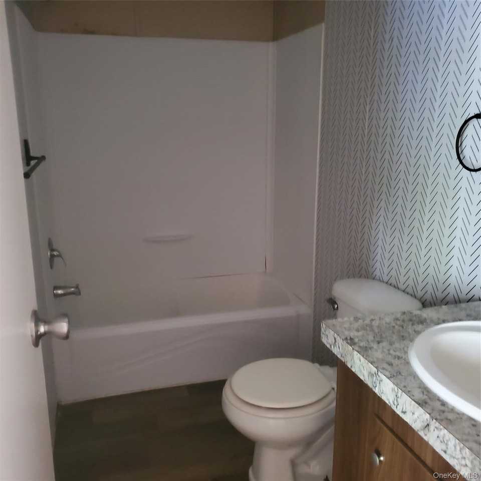 368 Union Ave #4 - Photo 5 of 8