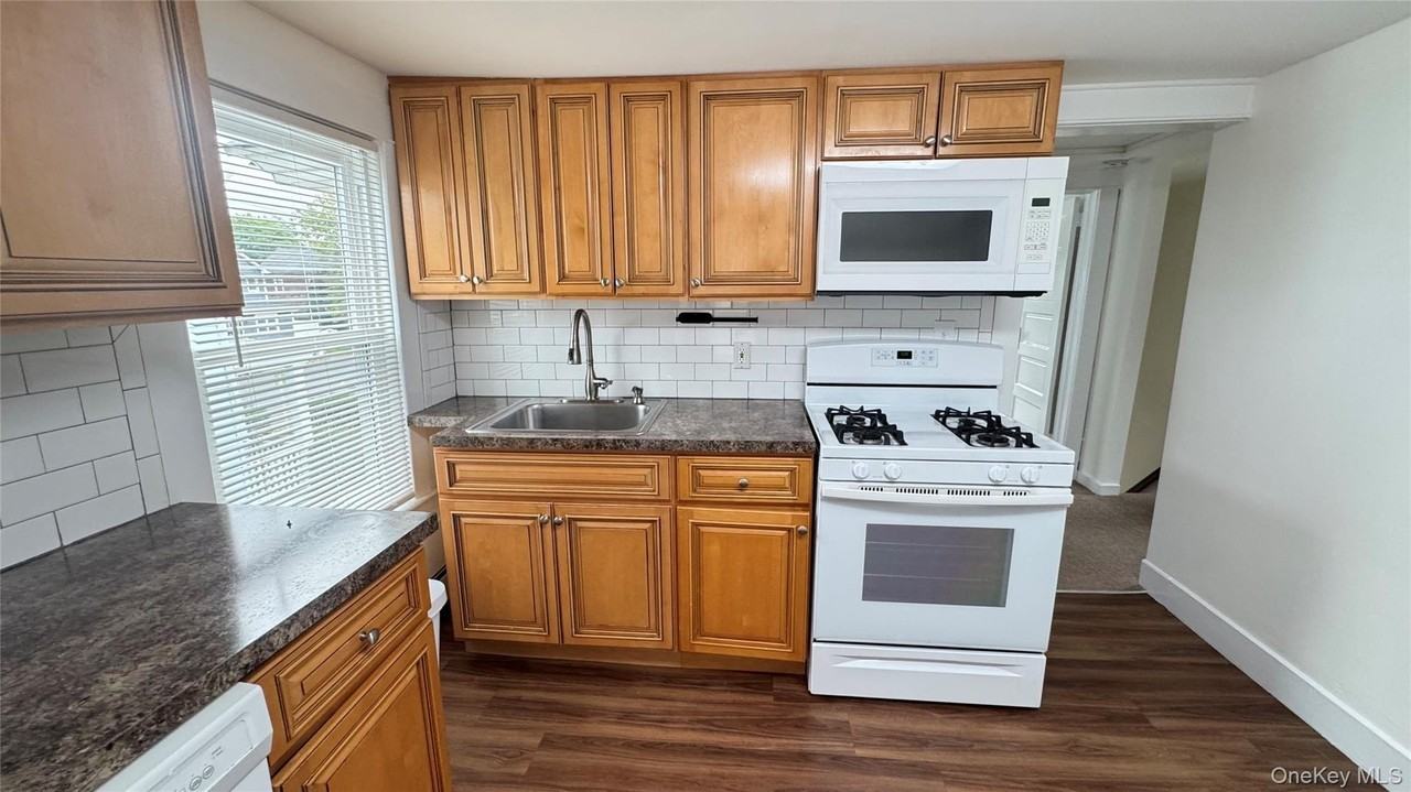 8 Colt Ave - Photo 4 of 14