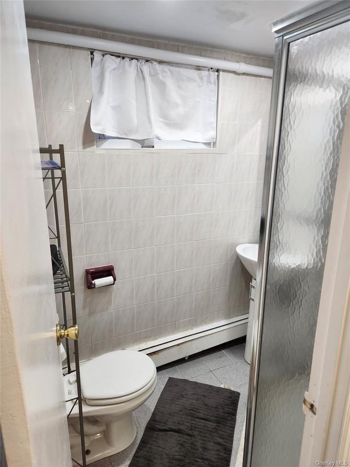 7304 173rd St #1 - Photo 4 of 6