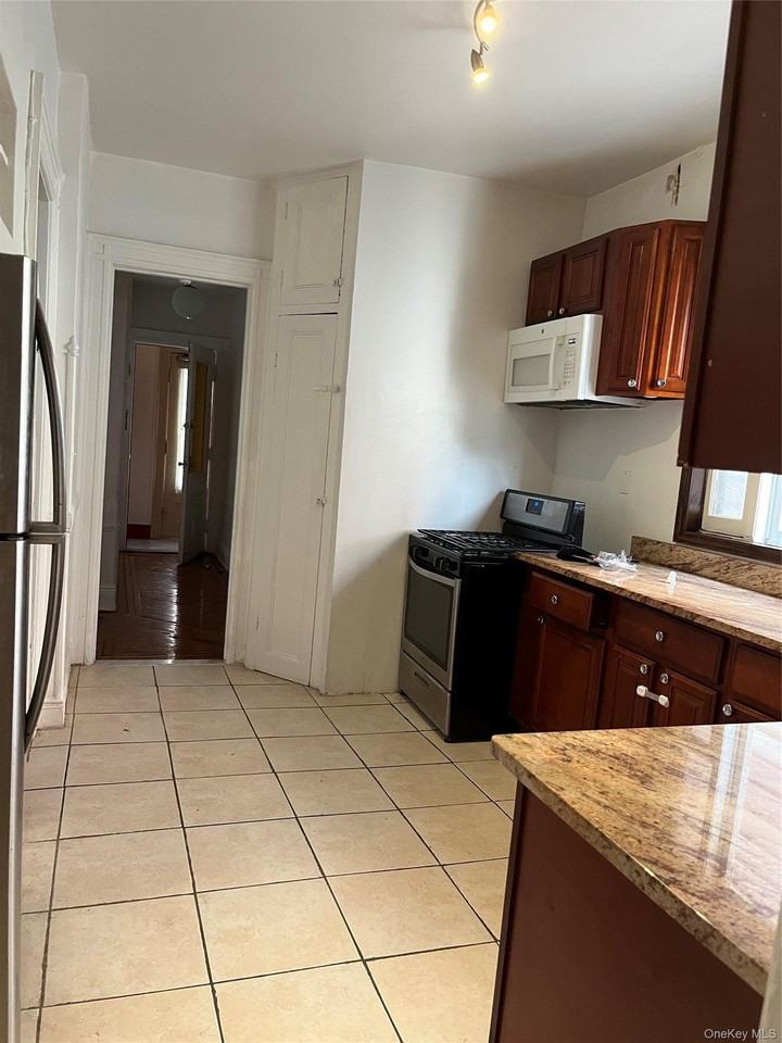 417 Marlborough Rd #1stFL - Photo 2 of 6