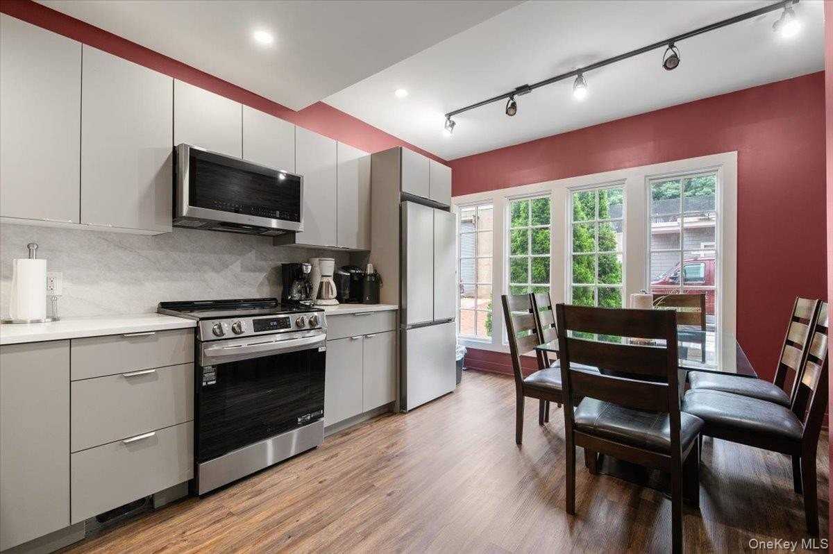 97 Pine Hollow Rd - Photo 6 of 25