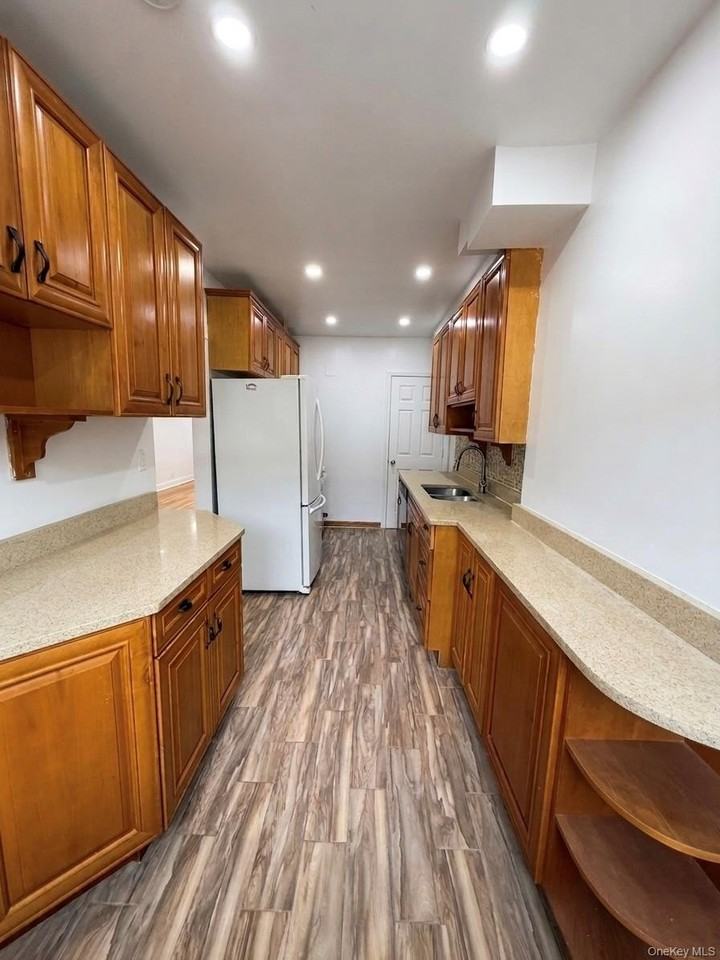 14109 72nd Ave - Photo 3 of 17