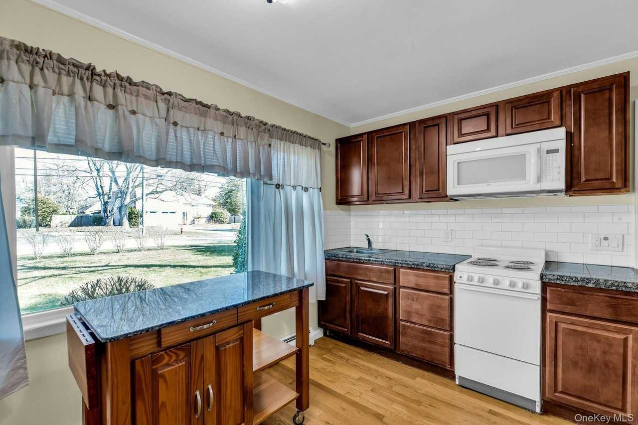 13 Argonne Rd W - Photo 6 of 19