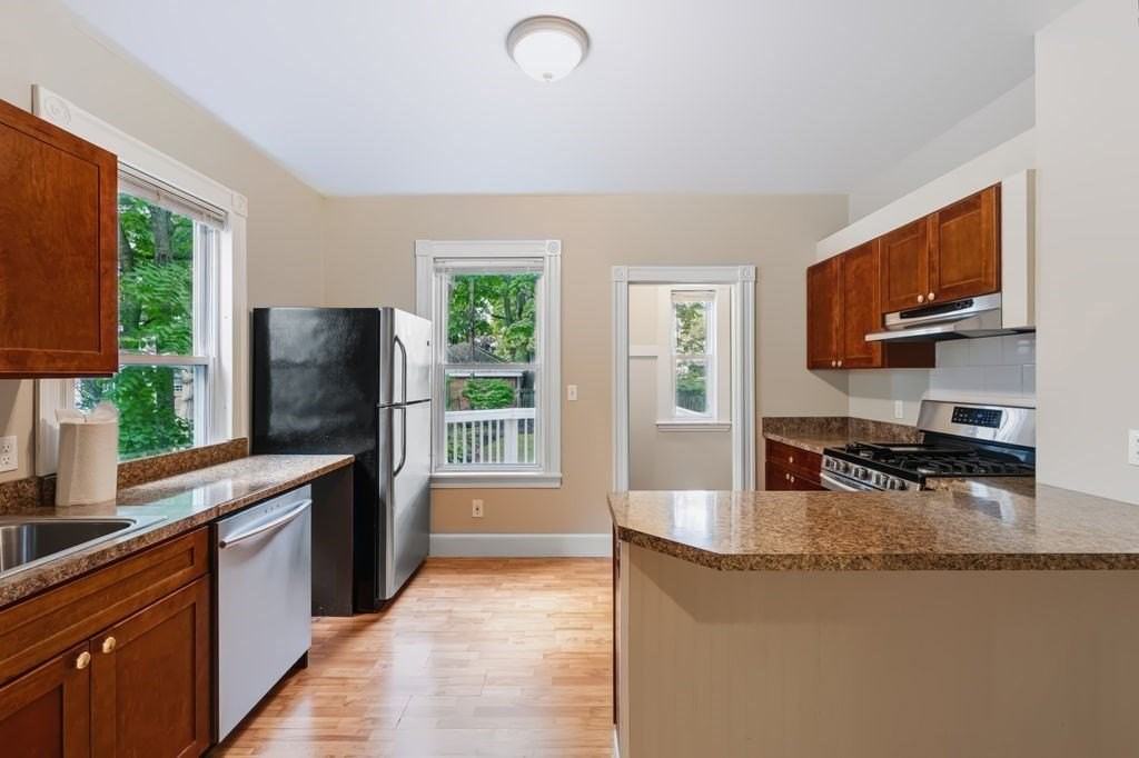 37 Thorndike St #37 - Photo 3 of 32