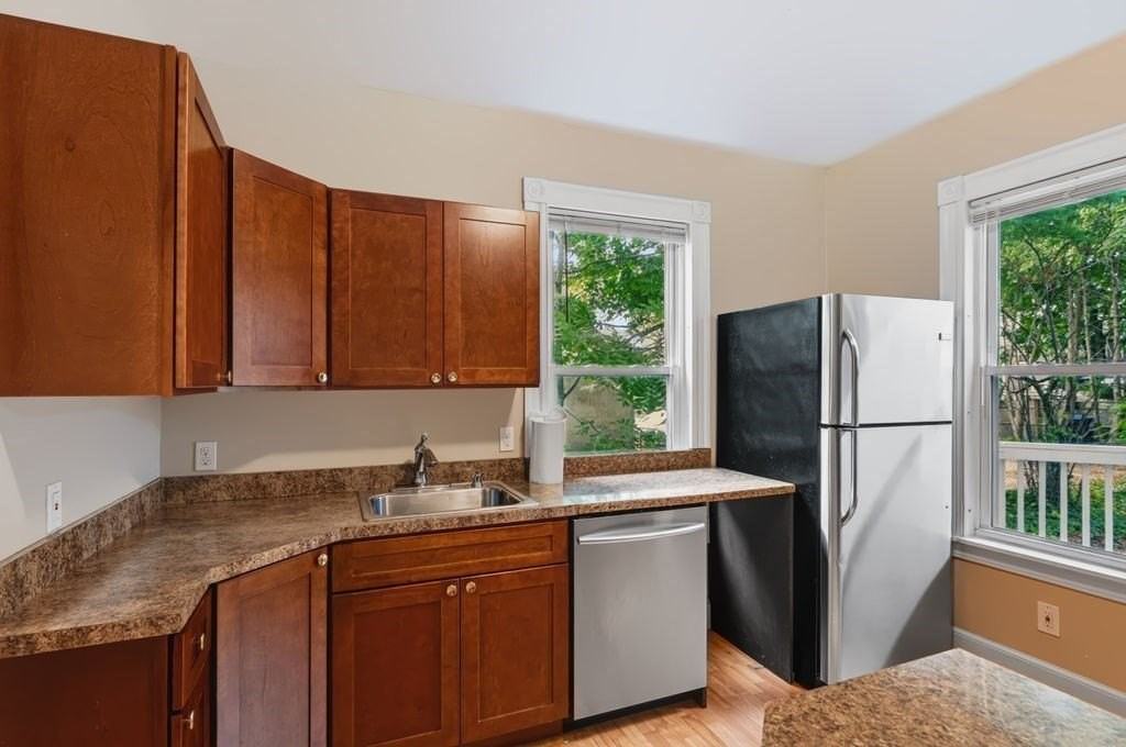 37 Thorndike St #37 - Photo 4 of 32