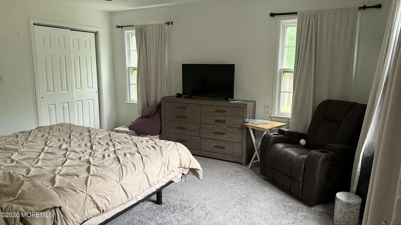 500 Freehold St - Photo 3 of 13