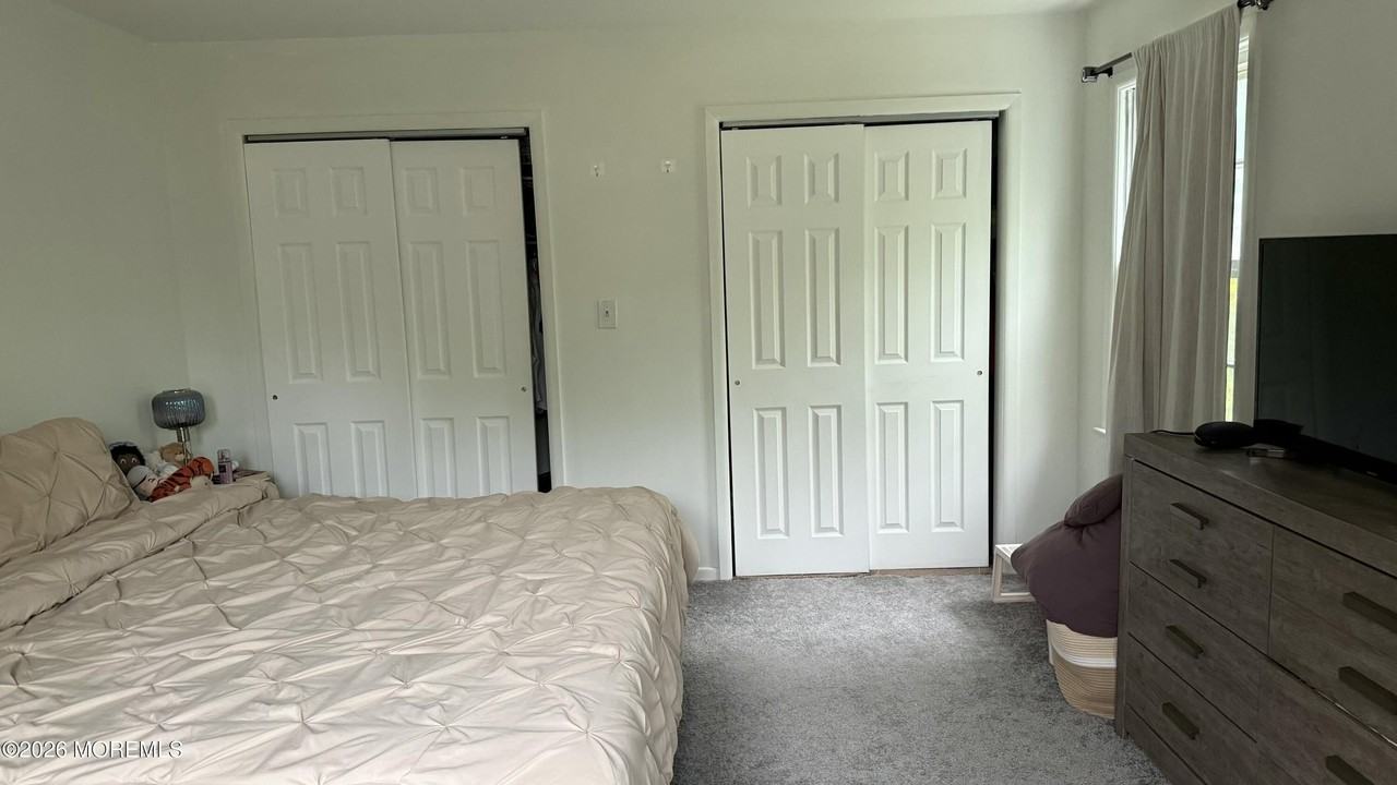 500 Freehold St - Photo 5 of 13