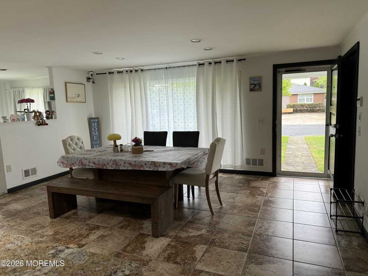 500 Freehold St - Photo 7 of 13