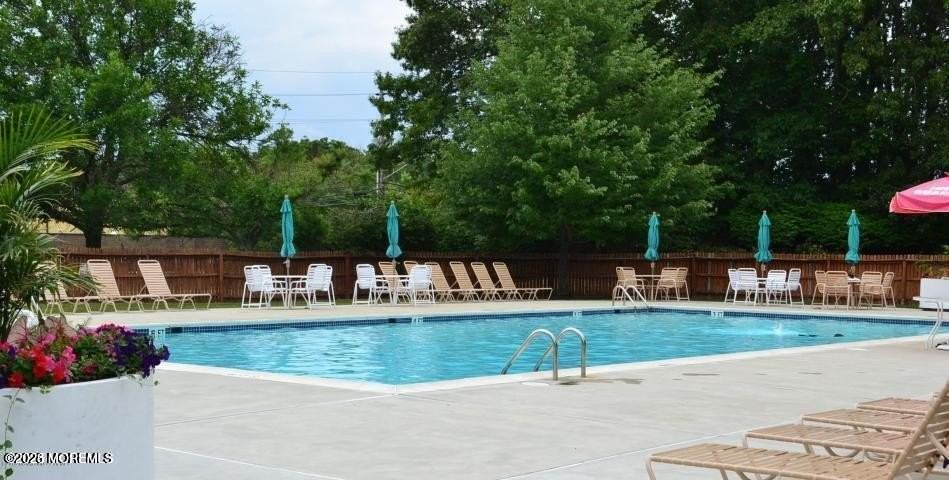 113 Dundee Ct - Photo 2 of 13