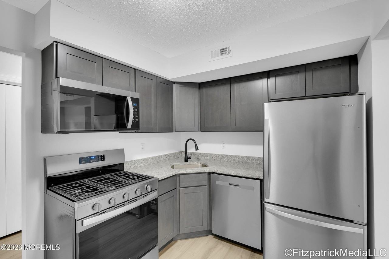 93 Diane Dr - Photo 7 of 23