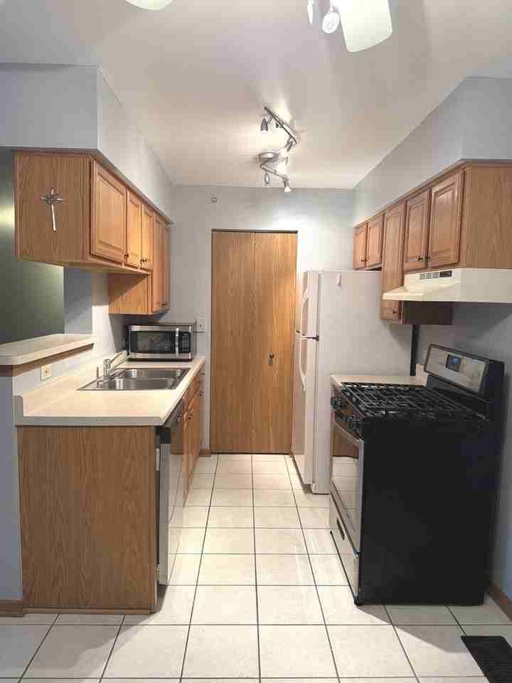 727 Elm Ln #208 - Photo 4 of 12