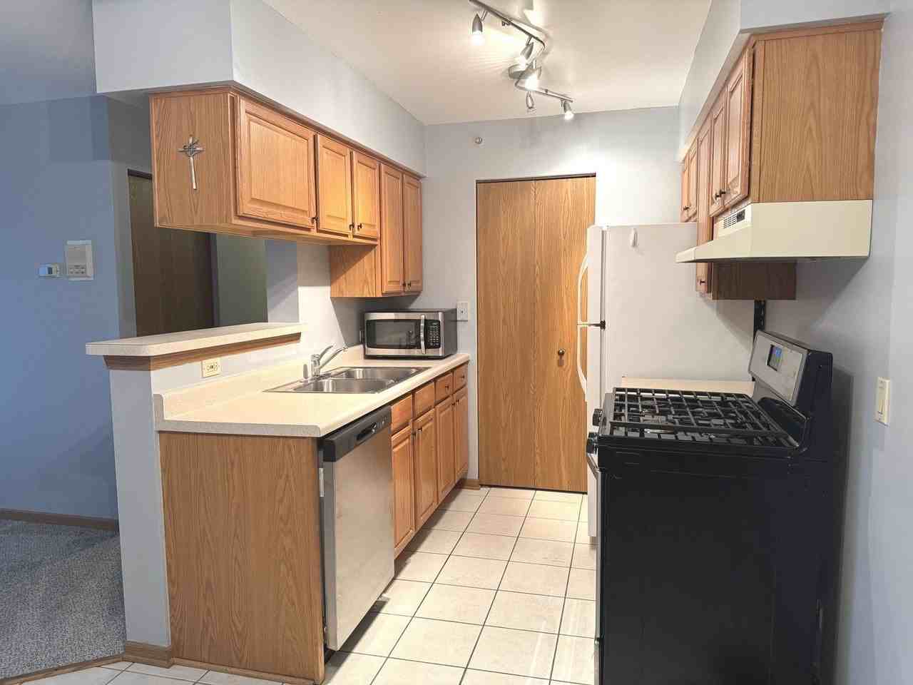 727 Elm Ln #208 - Photo 5 of 12