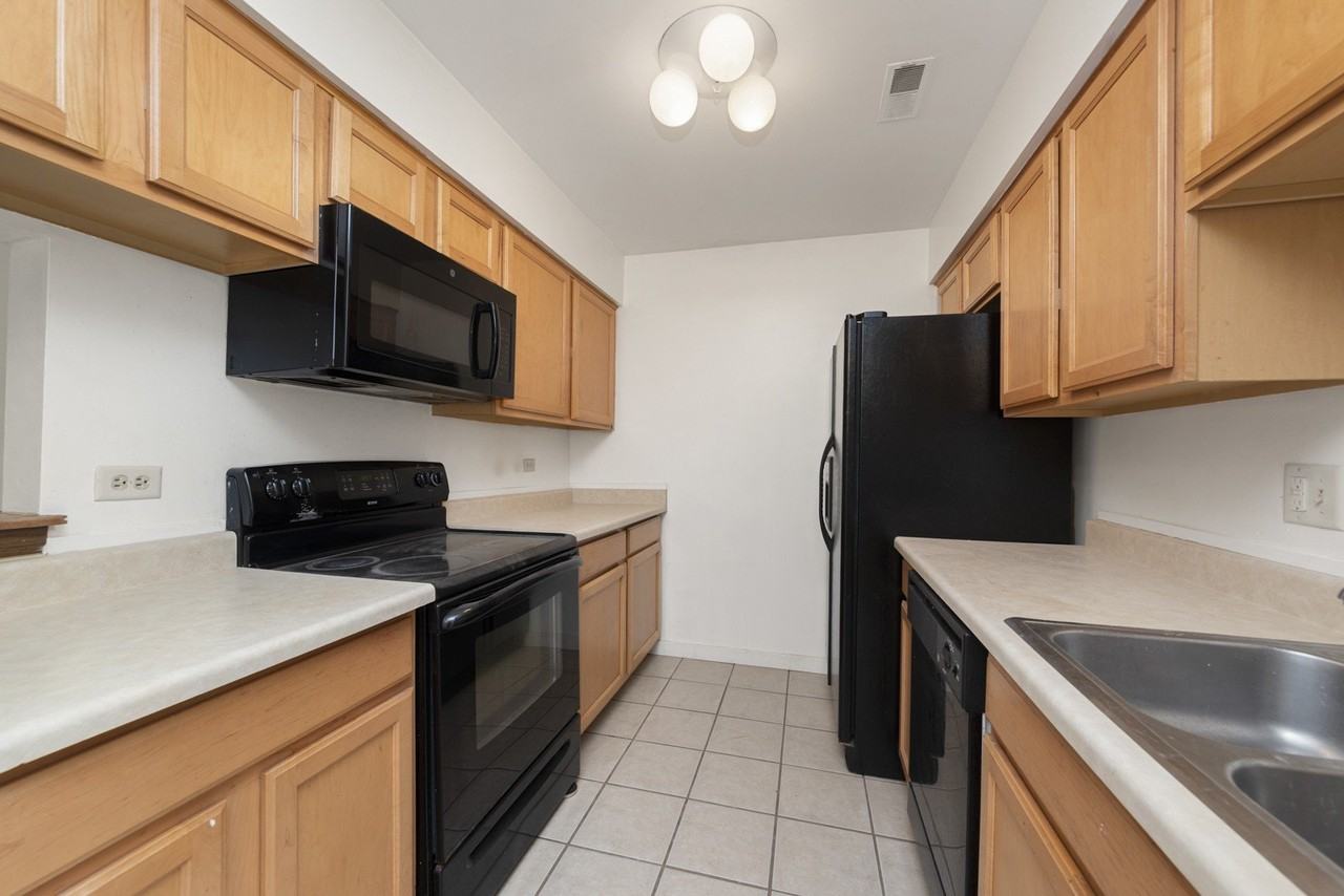 1420 Stonebridge Cir #N3 - Photo 5 of 13