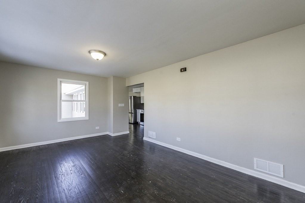 821 12th St - Photo 4 of 22