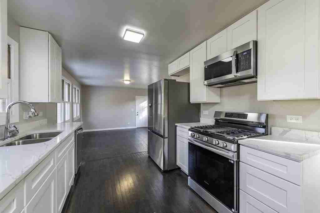 821 12th St - Photo 7 of 22