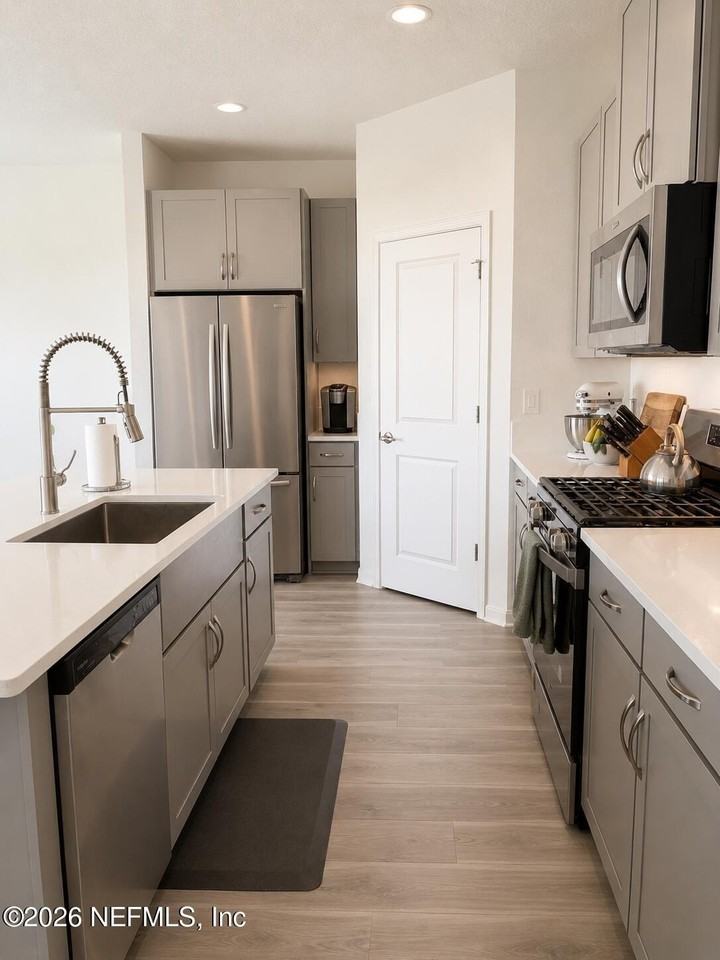 47 Carbonell Pl - Photo 3 of 23