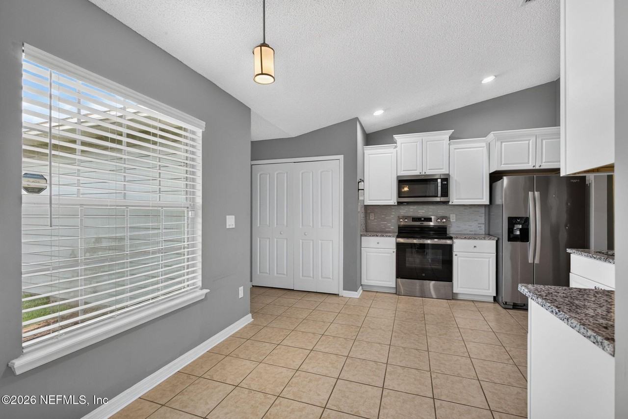 3183 Wavering Ln - Photo 7 of 49