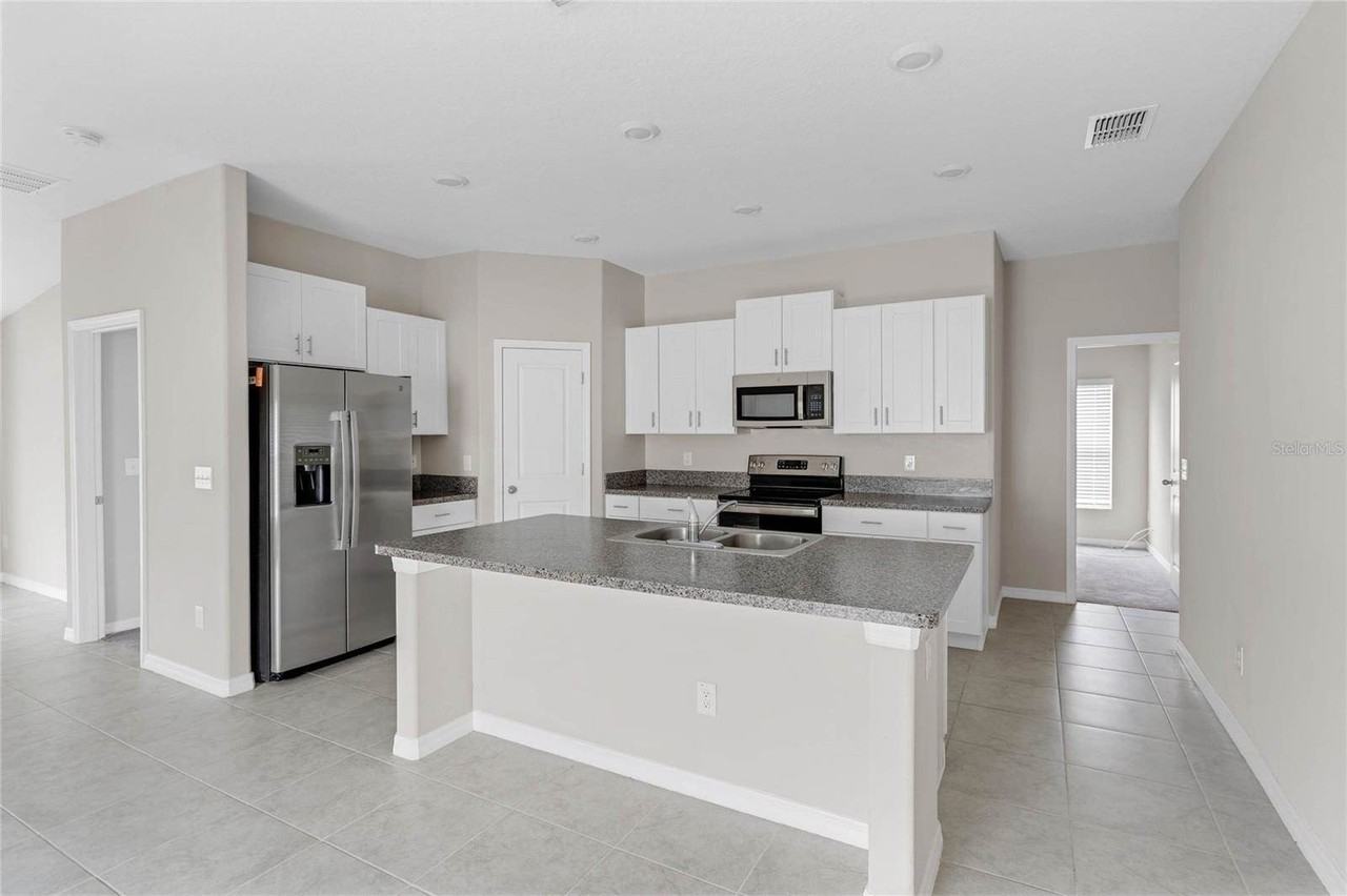 39895 Harvest Creek Ln - Photo 3 of 20