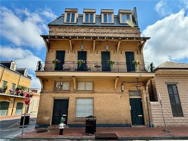 937 Saint Louis St #3 - Photo 2 of 17