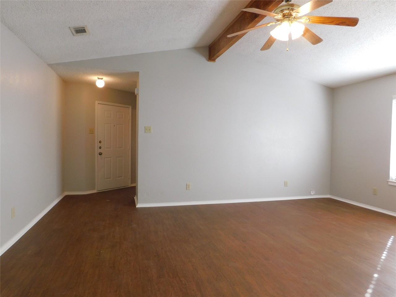 2214 Bernard St - Photo 4 of 16