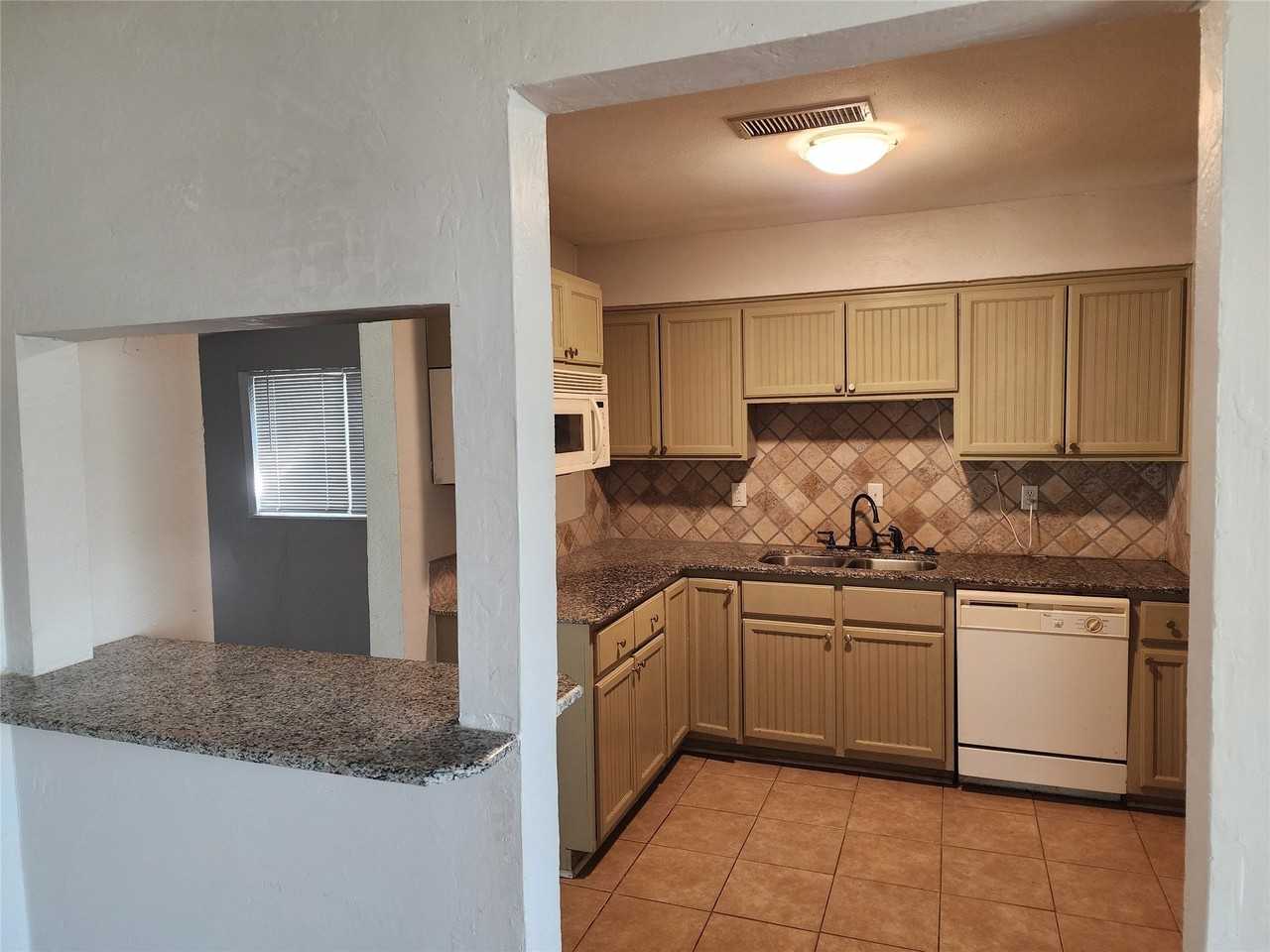 808 Howell Dr - Photo 6 of 16
